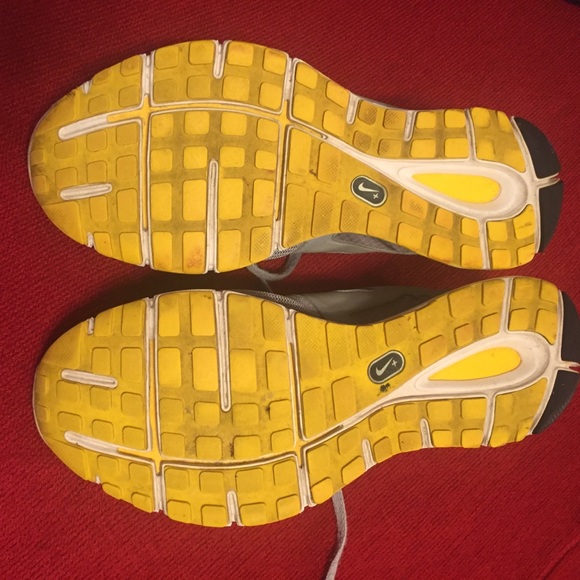 Nike LIVESTRONG Lunarlon edition running shoes - Picture 4 of 8